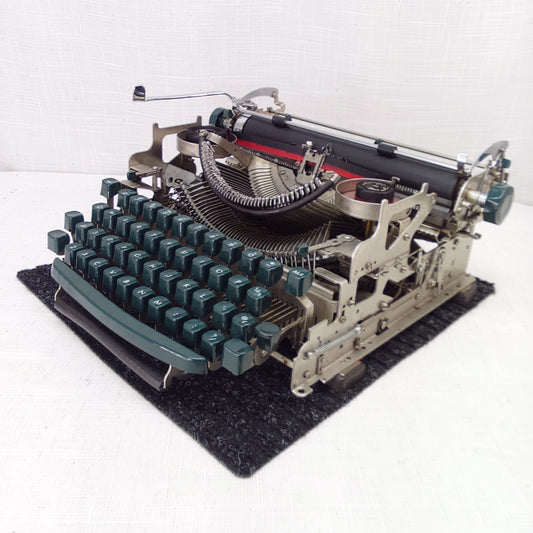 Remington Quiet-Riter 1950, Naked Typewriter