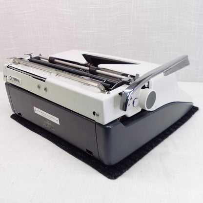 Olympia SM 9 Deluxe Typewriter, 1973