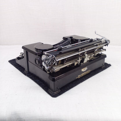 Typewriter - Royal P Portable 1933