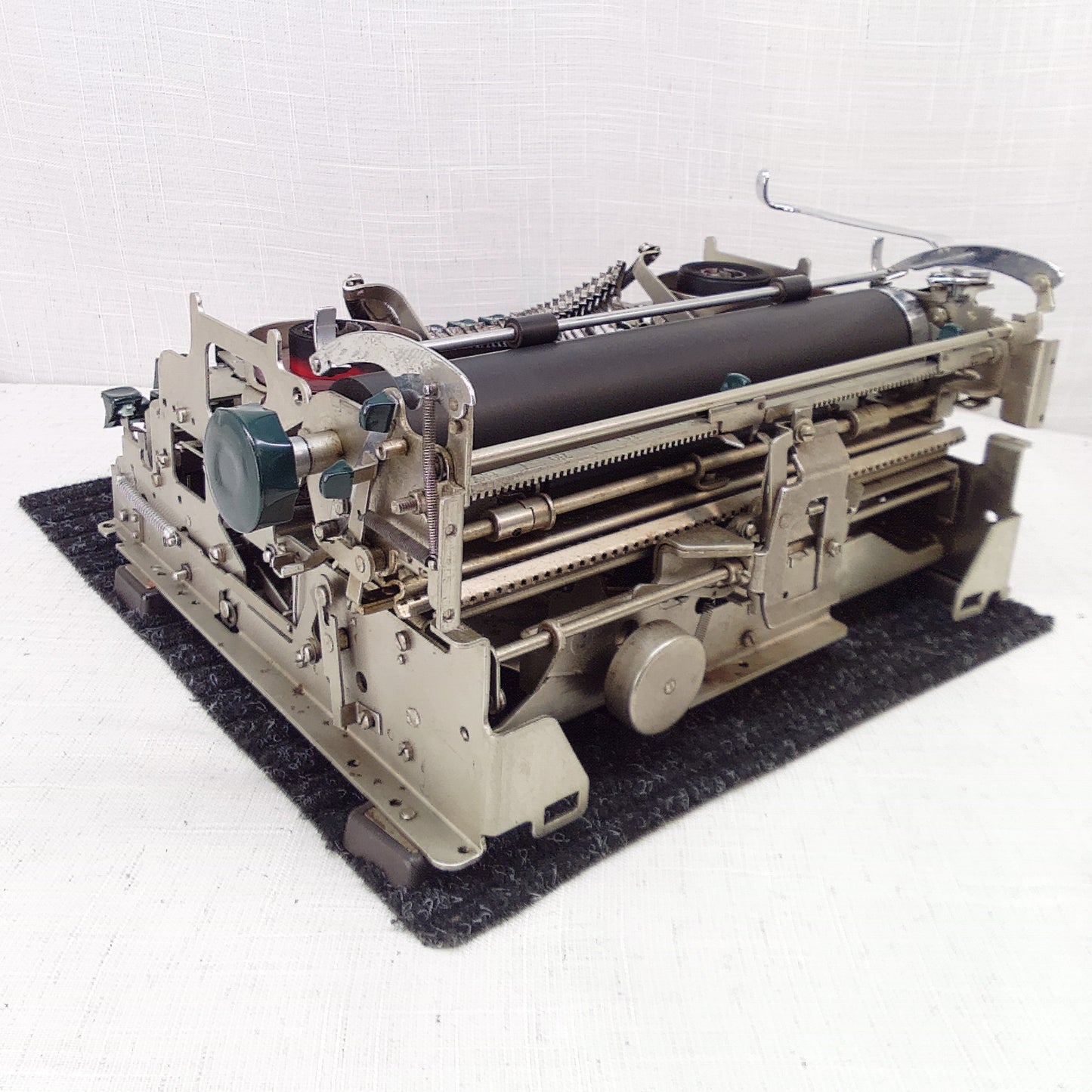 Remington Quiet-Riter 1950, Naked Typewriter