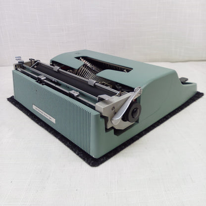 Olivetti Underwood Lettera 32 Typewriter - 1968
