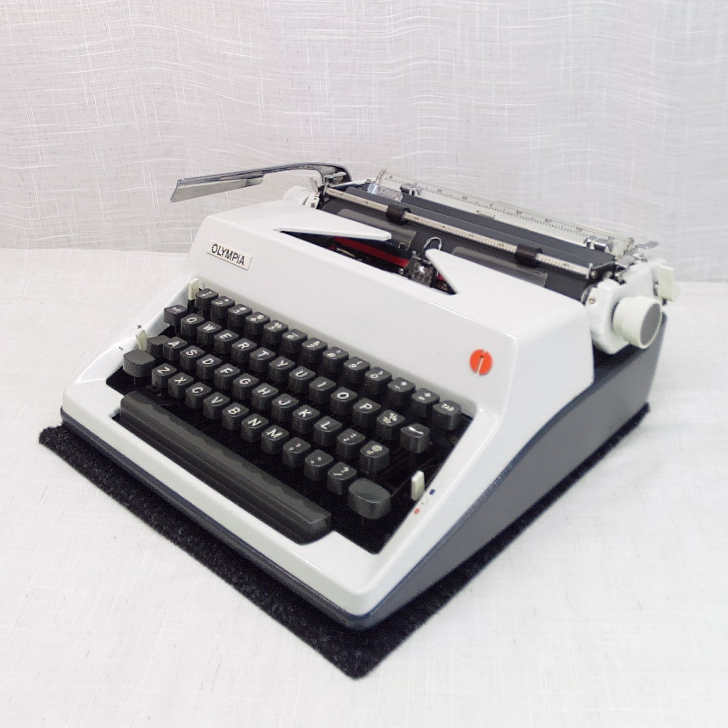 Olympia SM 9 Deluxe Typewriter, 1973