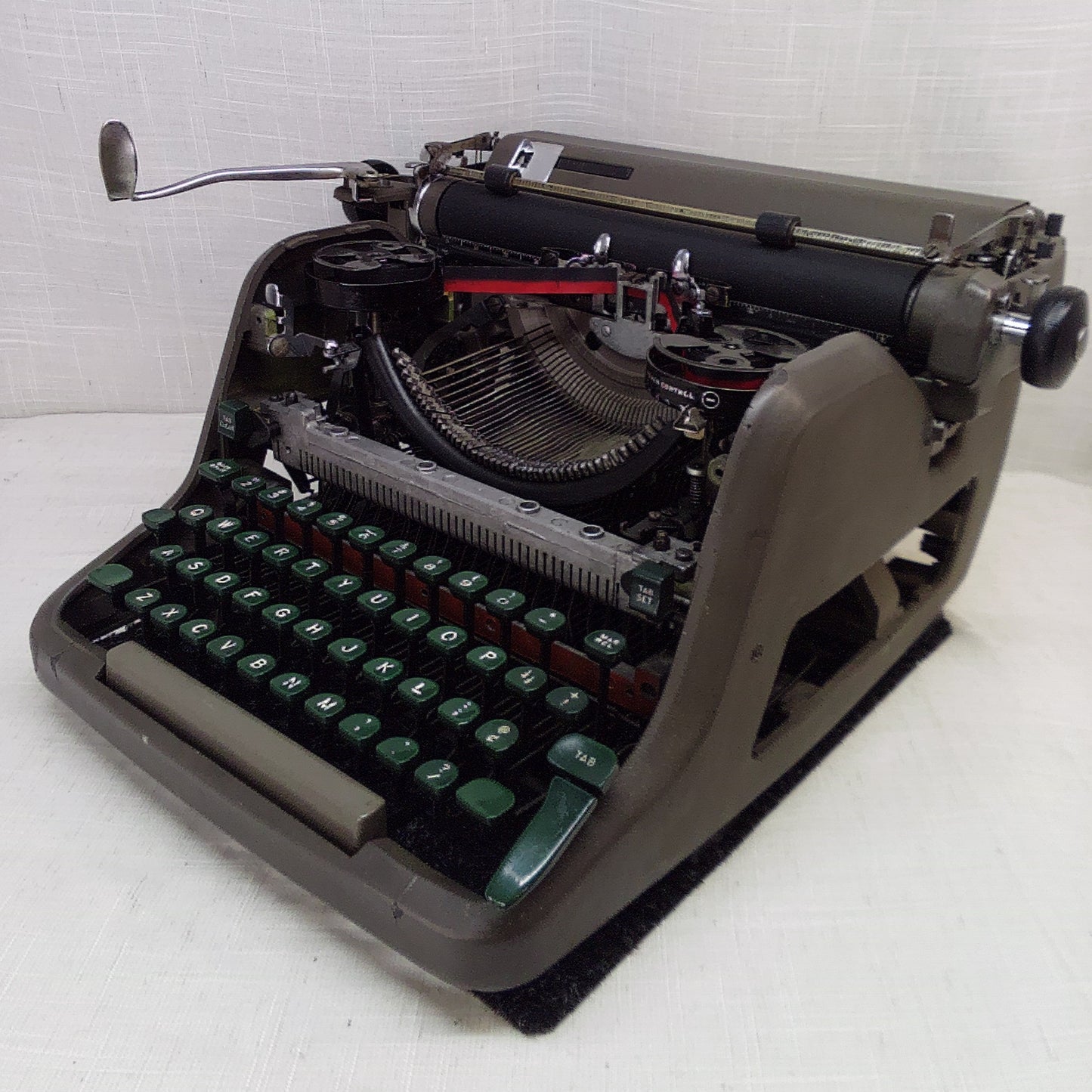Royal HHE Typewriter 1952