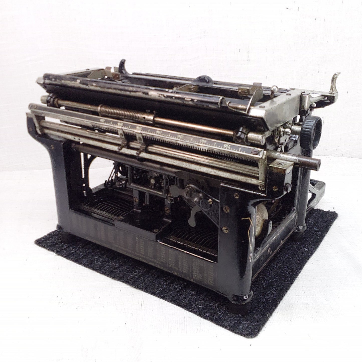 Vintage Typewriter - Underwood No. 4, 1909