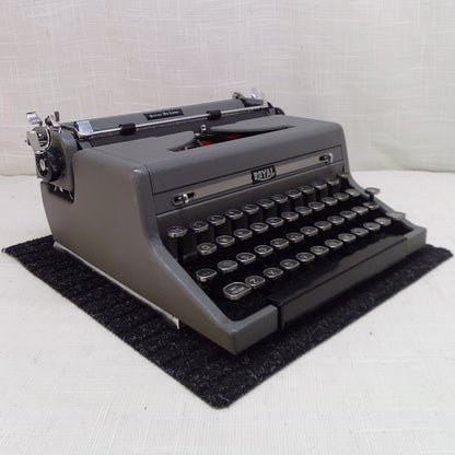 Royal Quiet DeLuxe 1949 (Dreyfuss Model)
