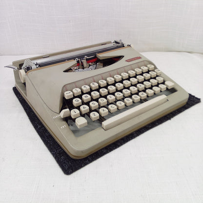 Royal 590 Ultra Portable 1965