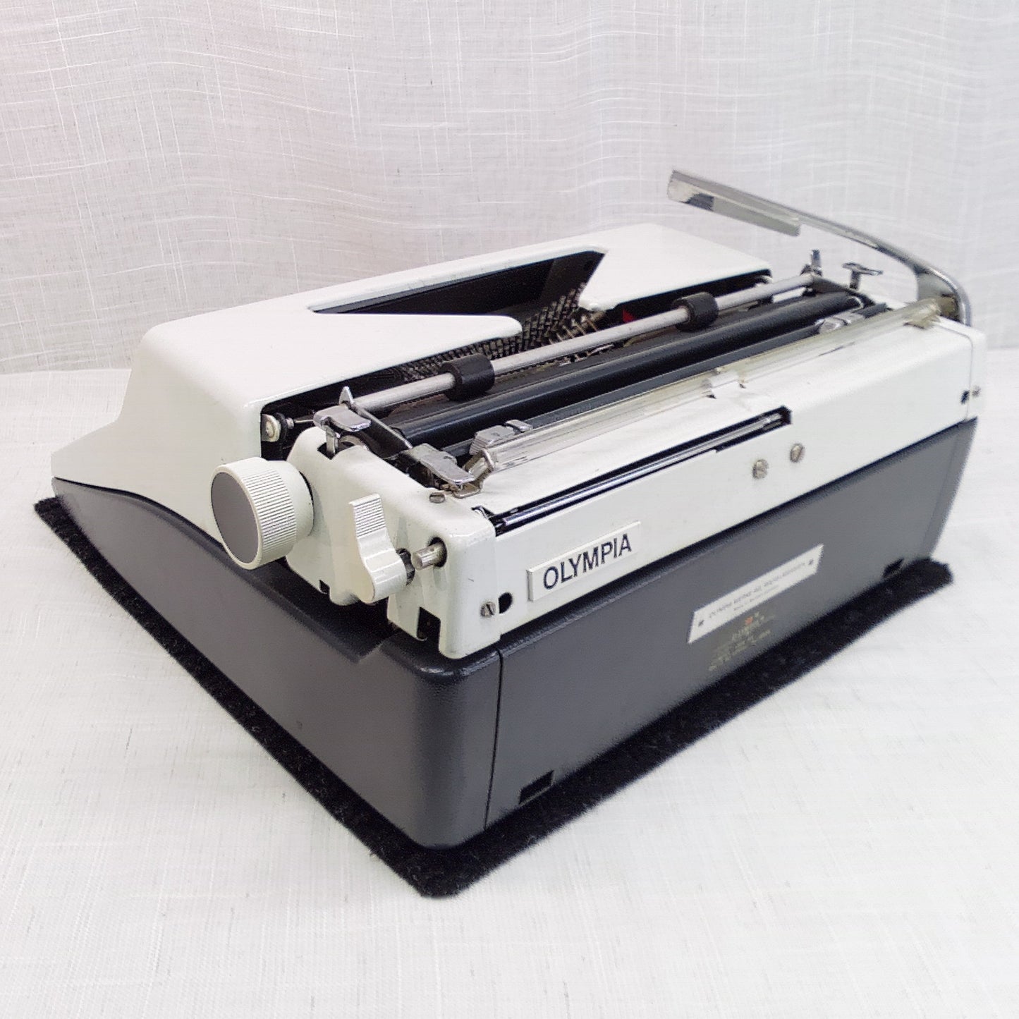 Olympia SM 9 Deluxe Typewriter, 1973