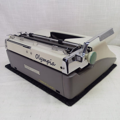 Olympia SM9 1964 - Italic Font Typewriter