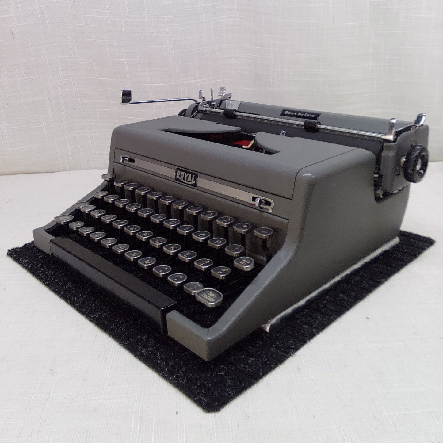 Royal Quiet DeLuxe 1949 (Dreyfuss Model)