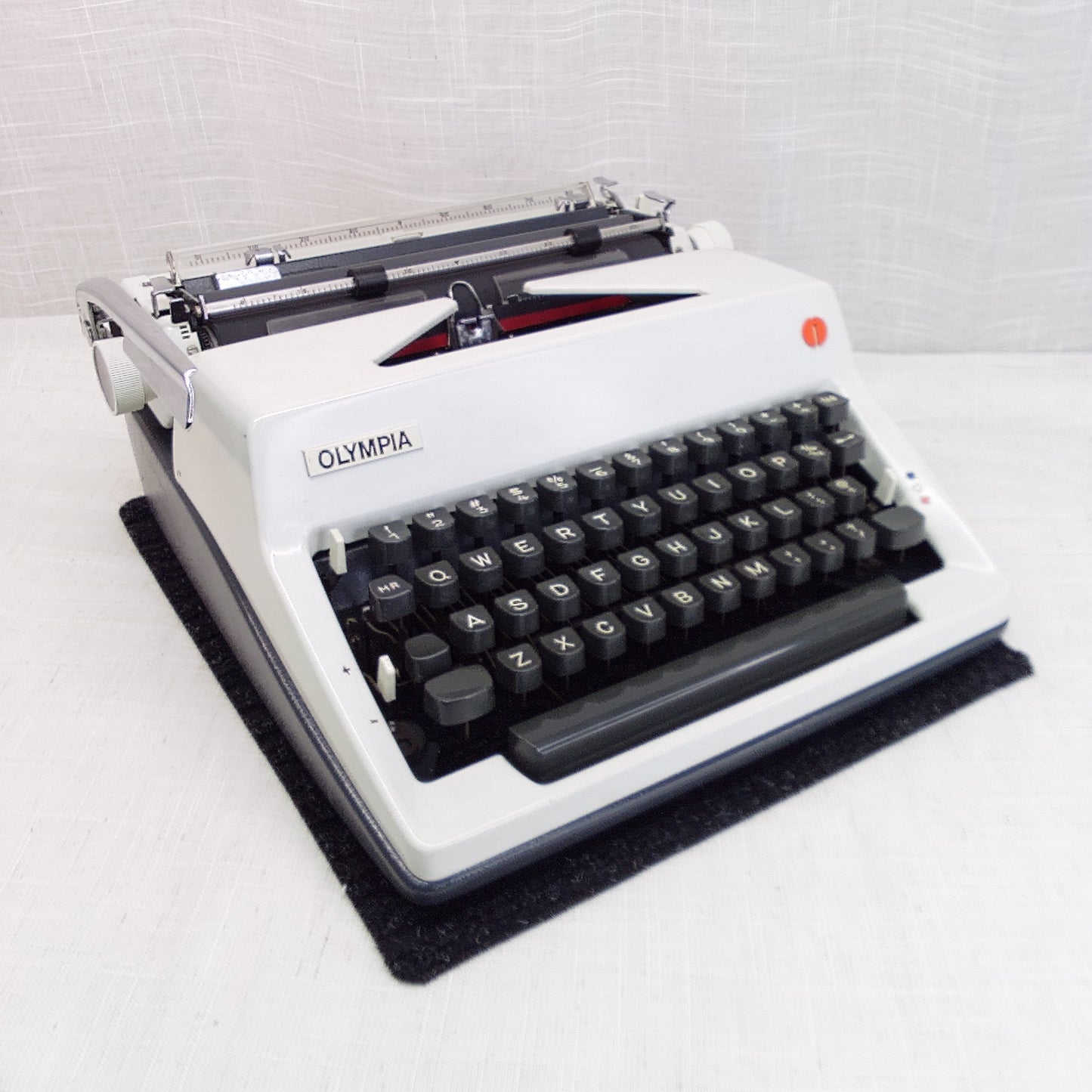 Olympia SM 9 Deluxe Typewriter, 1973