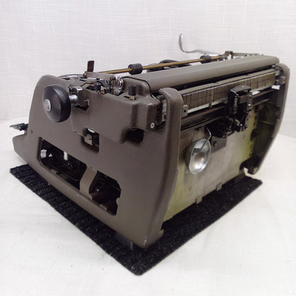 Royal HHE Typewriter 1952