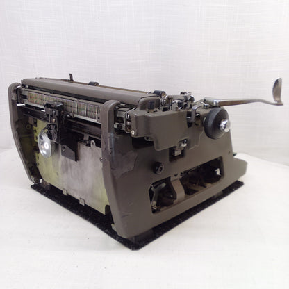 Royal HHE Typewriter 1952